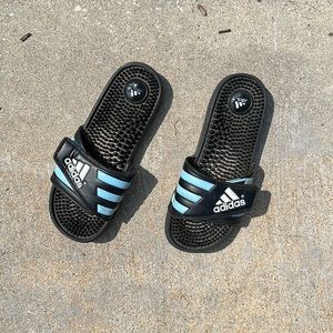 Adias slides